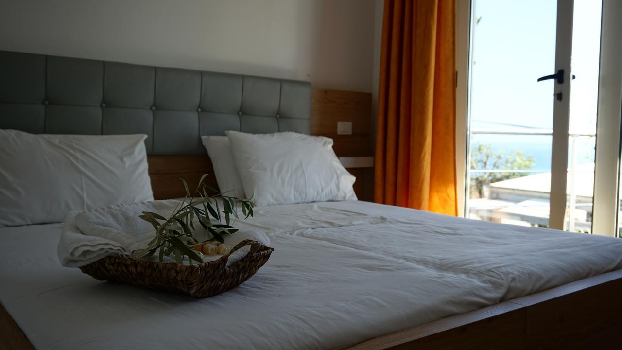Hotel Ionian Dhërmi Esterno foto